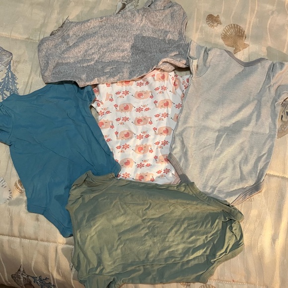 Bundle of 5 Super Sweet Infant Onesies, 4 New Without Tags! Size 6-9 Months - Picture 2 of 7